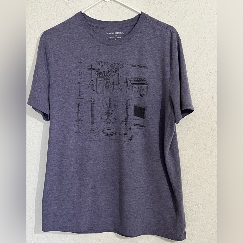 Banana Republic Men’s Rock Band Instruments Graphic Tee Shirt Lilac Sea Size L